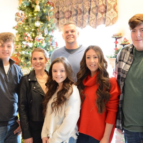 LYNN'S CLOSET, LLC - Picture 12 of 16